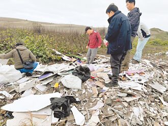 观音 保安林遭弃3.5吨垃圾 2嫌送办