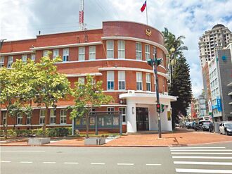 躺著騎自行車出沒西濱 竹市警︰再出現可開罰