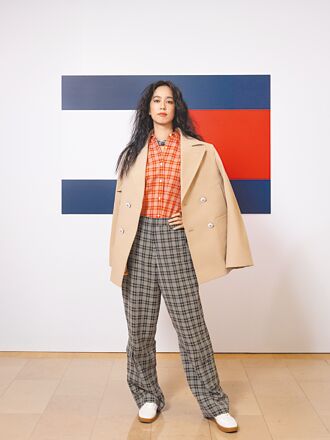 陳庭妮格紋帥造型襯好氣色