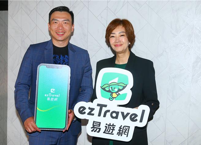 易遊網以科技驅動服務，圖為易遊網總經理陳志豪(左)與行銷長侯琪芬。(粘耿豪攝)