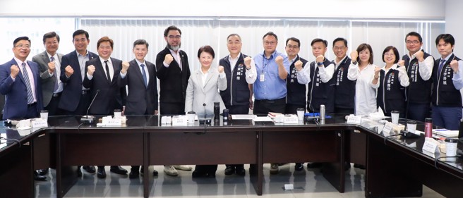 因应美国提升关税，中市府邀公协会代表座谈，卢市长倾听心声助业者度难关。图/台中市政府提供