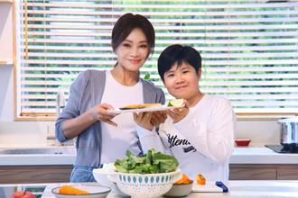 美魔女歌手Rita揪12歲兒拍MV  母親節前夕再曝喜訊