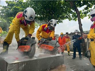 模擬搶救複雜災害情境  高市特搜演練逼真