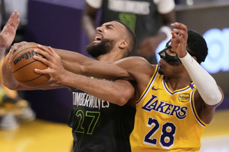 NBA》湖人禁区被灰狼打爆！八村垒无奈坦言：需要有人抢篮板