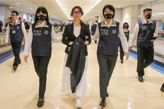 苦肉計成功！貴婦奈奈歸案200萬交保 戴電子腳鐐免押