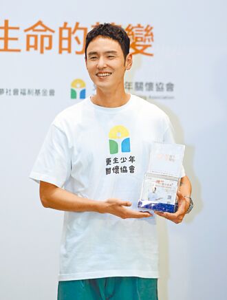 阮經天走出喪母痛 嘆家中大人剩自己