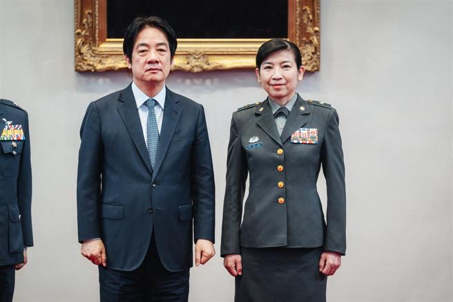 總統賴清德昨日主持「中華民國114年5月份將官晉任授階典禮」，期許晉任將官以人為本，落實「保衛國防安全」的核心價值，加強保防安全工作，共同為國家安全築起堅實的防線。（軍聞社記者陳彥樺攝）