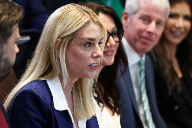 美国司法部长邦迪4月30日在白宫内阁会议发言。（路透）