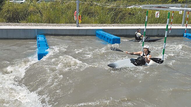 宜兰县三星乡安农溪轻艇激流标杆国际竞赛场地4月30日启用，并举办测试赛，为国内唯一符合奥运标准的轻艇激流标杆赛场。（吴佩蓉摄）