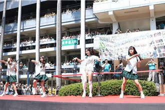 李多慧驚喜現身台中1高中校慶 與學子大跳K-pop、三振舞