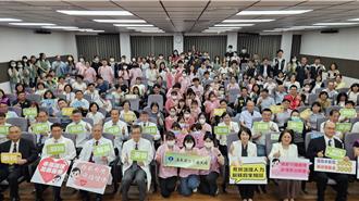 屏东县护理人力短缺400人 5月起调薪、加码奖金留才