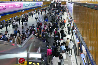 北捷板南線驚傳咬人事件  2男車廂內互毆撕咬  嚇壞乘客