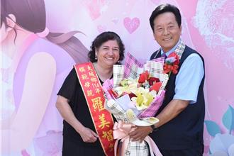 彰化端龍蝦大餐犒賞模範媽媽 智利廟婆守寡24年獨力養大2孩子