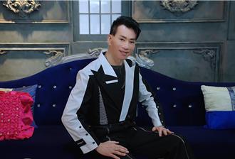 男歌手真實身份是超跑業務 1年狂賣50部千萬跑車營業額上億