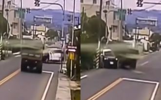 警車支線道衝出 遭「鐵牛車」猛力撞飛！網搖頭：三寶不分職業