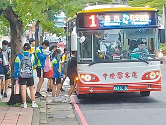公車客運業最累 平均加班32.9小時