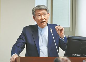 光電板包圍 經長：居民同意才施工