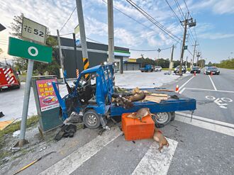 小貨車自撞2死2重傷 車上見獵槍與山羌屍