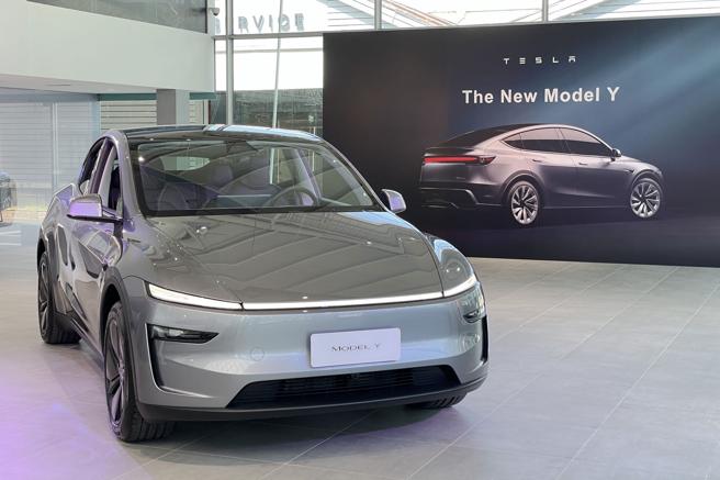 全新Model Y于台北南港服务体验中心亮相。（陈大任摄）