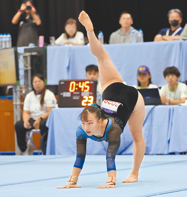 辅大丁华恬在大运会女子体操个人决赛地板项目夺得金牌。（全大运执办提供）