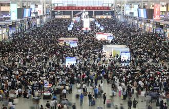 陸最火五一小長假！前兩日多地遊客兩位數增長、出境遊井噴