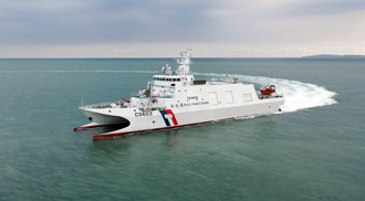 海巡火力展示！淡水艦5月下旬在基隆外海射擊鎮海火箭彈