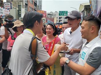 「妈祖慈悲会保佑柯主席」黄国昌到北港参加白沙屯妈祖进香 