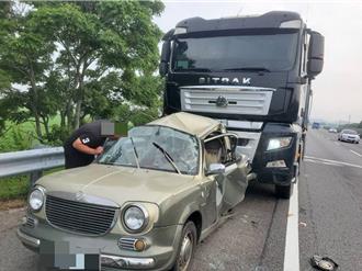 國道3苑裡段聯結車追撞轎車   老夫妻受困車內獲救