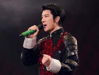 王力宏開唱爆意外險跌落舞台 現場驚險畫面流出嚇壞粉絲