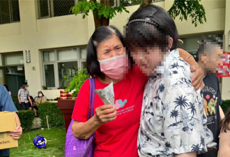 母親節慢飛天使手做康乃馨獻愛 家屬感動落淚：第1次收到