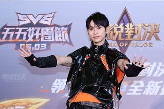 Andy遭爆搬進「新女友豪宅」露面回應 話講一半遭強行帶走