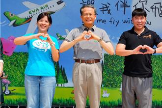 讓我伴你飛！長榮航空以愛為翼 捐贈百萬早療服務車