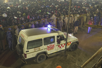 影》印度村莊「踏火儀式」爆踩踏 6死80傷