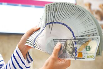 美元保單利率戰 火藥味濃