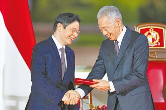 政绩大检验 李显龙参选老骥伏枥