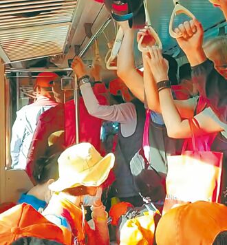 彩帶纏電車線 台鐵10列車延誤7.5小時