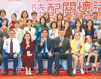 邱垂正關懷陸配 稱查戶籍助安居樂業