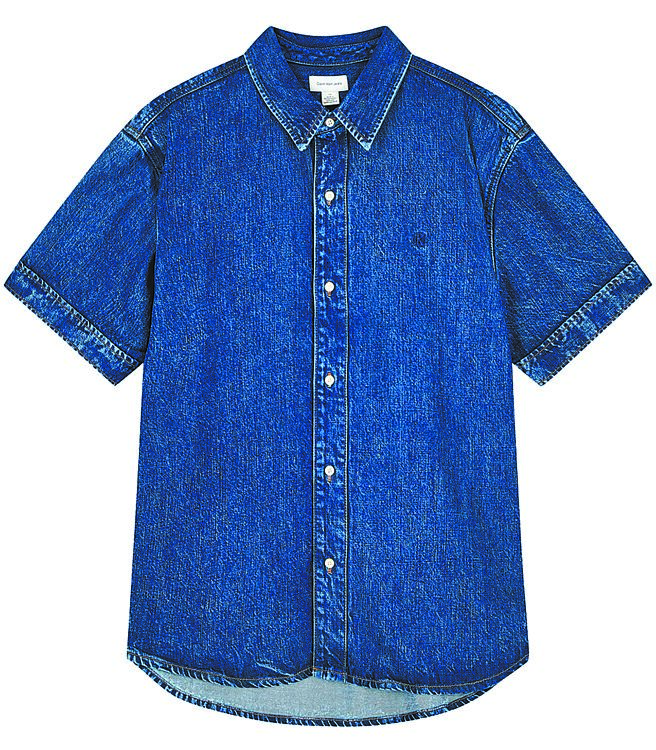 Calvin Klein短袖丹寧衬衫，价格店洽。（Calvin Klein提供）