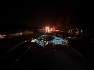国道深夜惊悚车祸 46岁超跑男撞击外侧护栏惨死