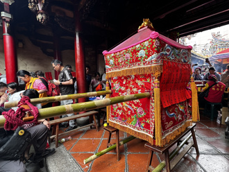 白沙屯媽祖「粉紅超跑」典故曝  命理師揭1理由用粉色