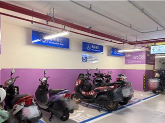 高雄車站地下停車場違停多！殘障位遭占 民代批：管理慢半拍