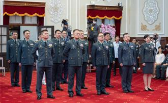 总统钦点！新晋空军少将「祖孙三代开战机」背景震撼曝光