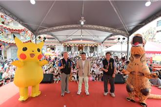 桃百年大廟化身遊樂園 愛媽咪親子嘉年華擠爆廟埕