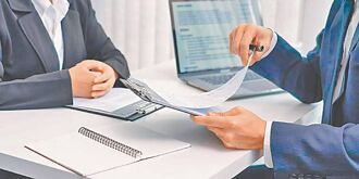 亂世投保 兩類型求穩