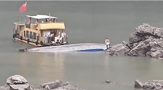 贵州游船翻覆9死  游客直击惊：晴天骤变闪电！暴雨加冰雹