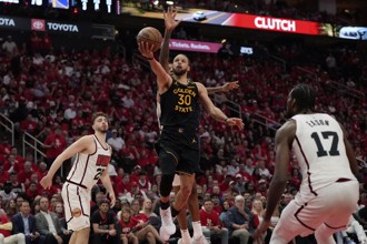 NBA》柯瑞下半場回神！勇士「3人得分破20」103：89轟落火箭晉級 