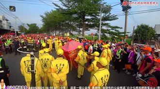 白沙屯妈突甩尾左转！头旗惨被放生 原因不可思议