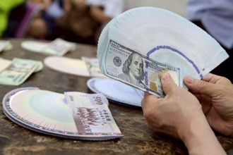 台幣狂飆不止！ 壽險業13兆不定時炸彈恐掀金融風暴