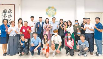 另類母愛 清寒學子感謝認助人媽媽