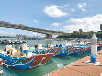 新北 單車遊八里左岸終點站 下罟子漁港純樸怡人